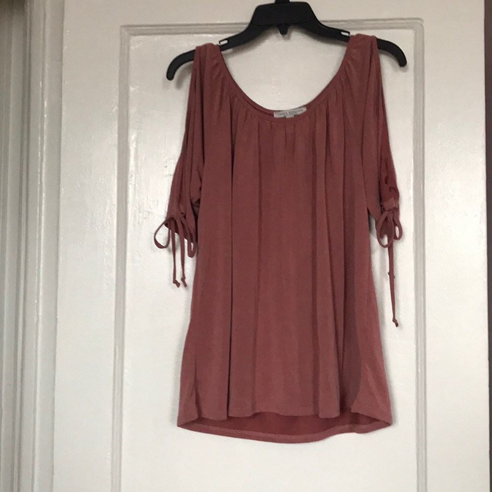 Green Envelope mauve top with open sleeves; Med.